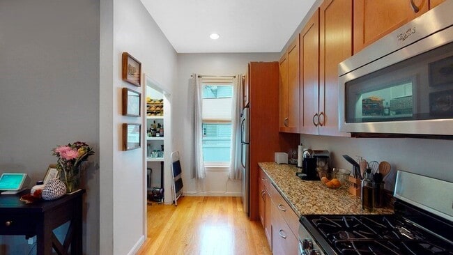 Building Photo - 14 Holbrook St