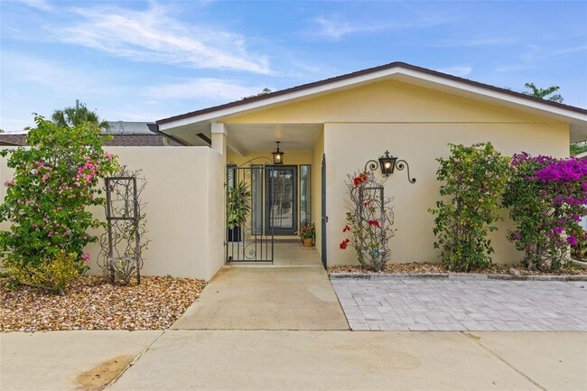 Building Photo - 7215 Westmoreland Dr