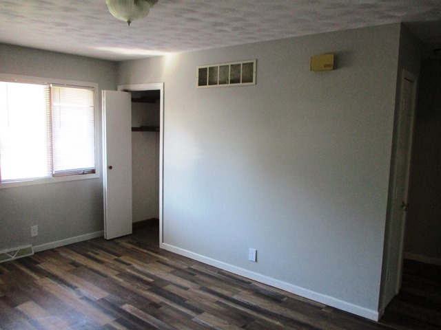 Building Photo - 24167 Oak Ct