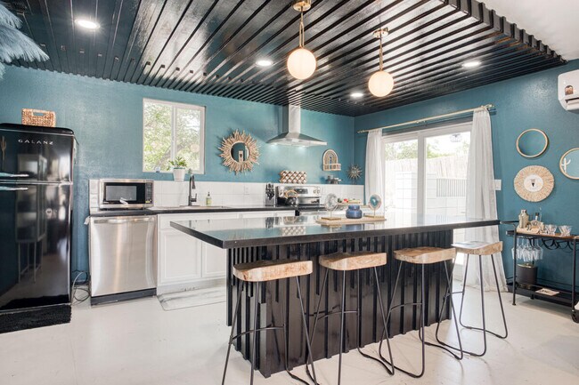 Foto del edificio - 61589 El Reposo St