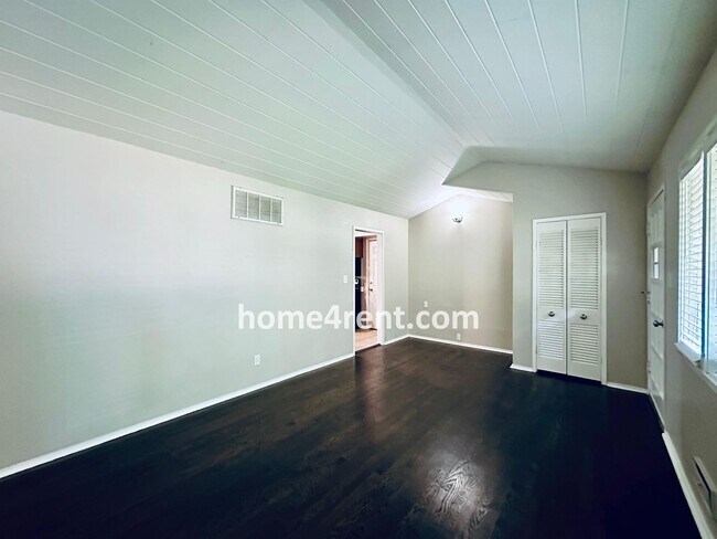 Foto del edificio - Attractive Prairie Village Ranch w/ FRESH ...