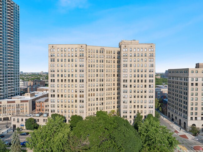 Building Photo - 2000 N Lincoln Park W