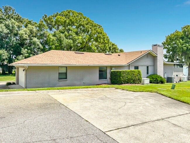Foto del edificio - 2720 Crystal Beach Rd