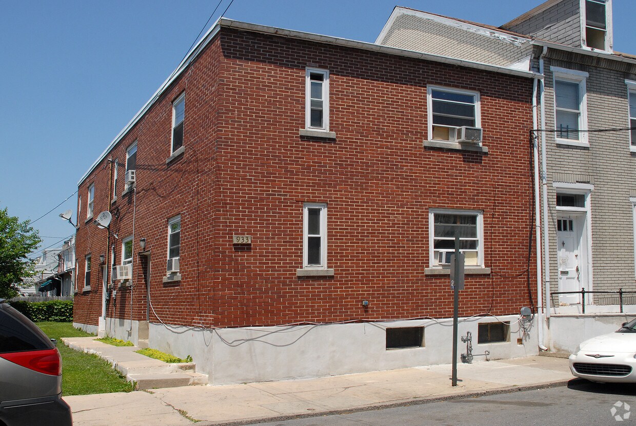 Building Photo - 933-935 W Liberty St