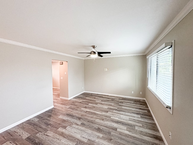 Building Photo - 515 E Dunbar Dr