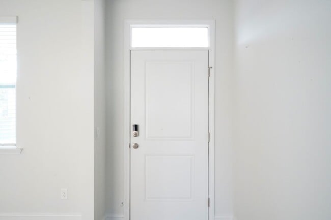 Building Photo - Available Now! MOVE IN READY!   ?? ?? ??! ...