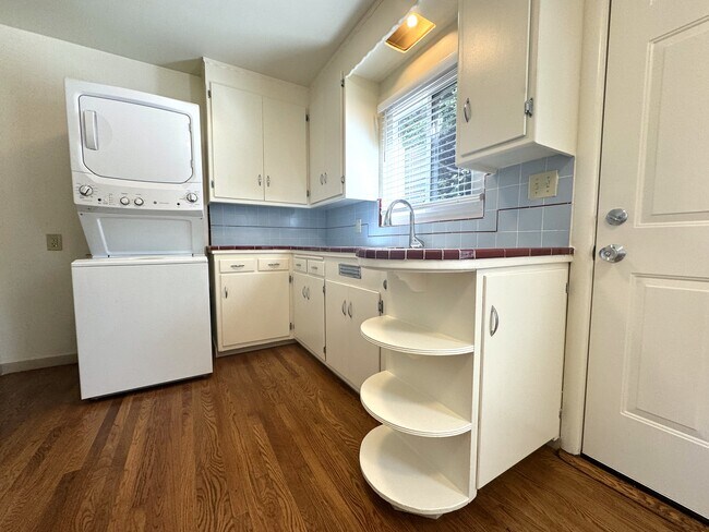 Foto del edificio - 6152 Overdale Ave