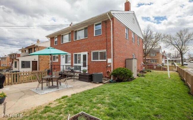 Building Photo - 3 br, 2 bath Townhome - 700 Decatur PL NE