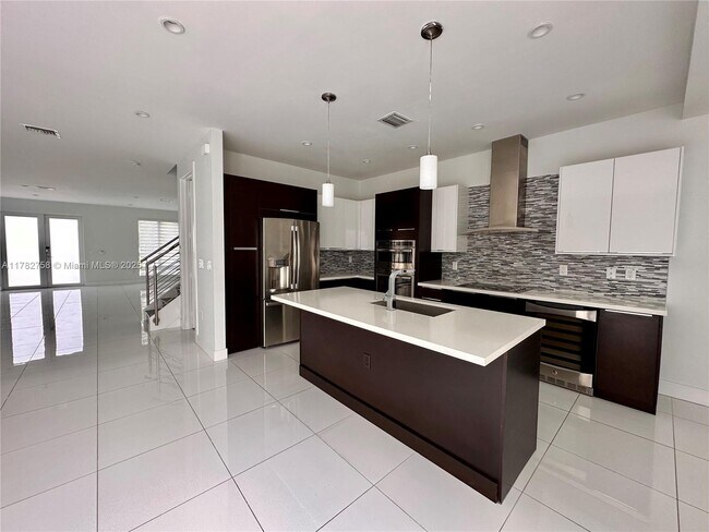 Foto del edificio - 6420 NW 104th Path