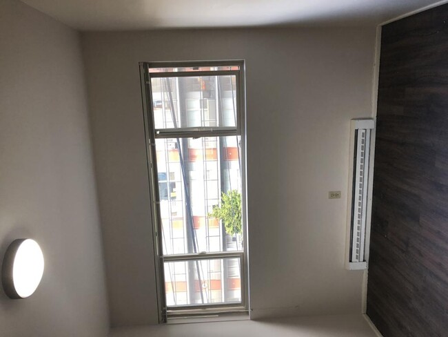 Building Photo - Camelot - 1 bedroom