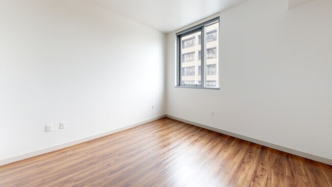 Interior Photo - 3033 Wilshire