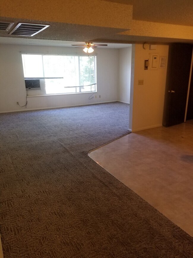 Building Photo - 745 1350 S