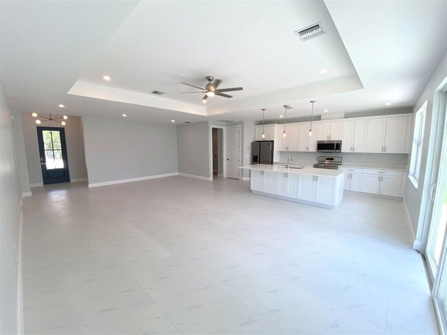Foto del edificio - ** GOLDEN GATE ** 4 BED / 2 BATH - SINGLE ...