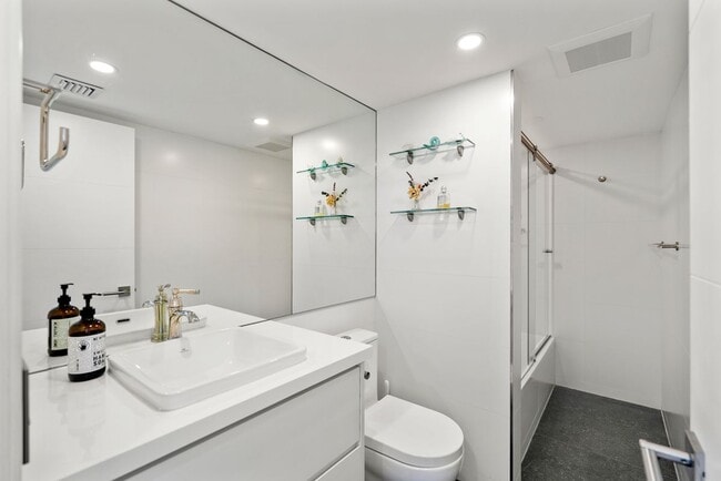 Foto del edificio - 5757 Collins Ave