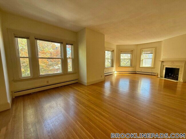 Building Photo - 16 Winchester St