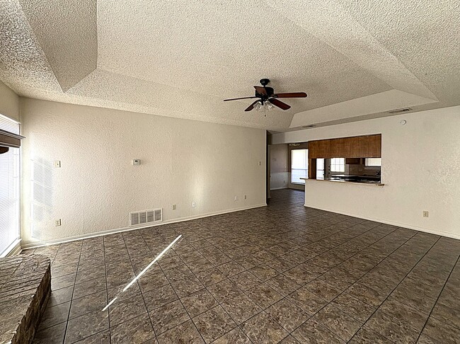 Foto del edificio - 2325 Tiffany Dr