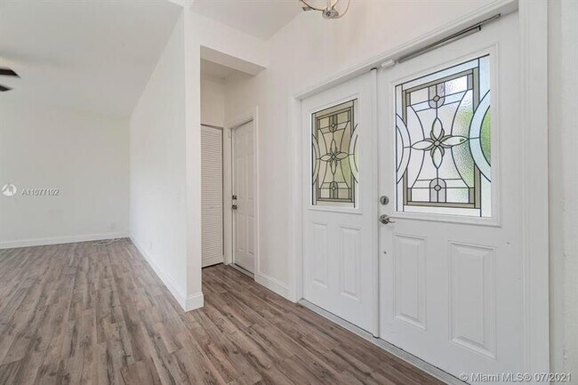 Foto del edificio - 784 Chimney Rock Rd