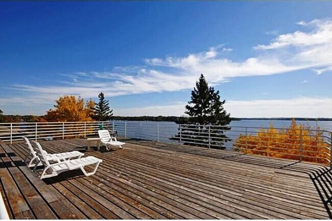Building Photo - Comfortable 2-Bedroom Condo Near Lake Minnetonka – Private Deck & Resort-Style Amenities