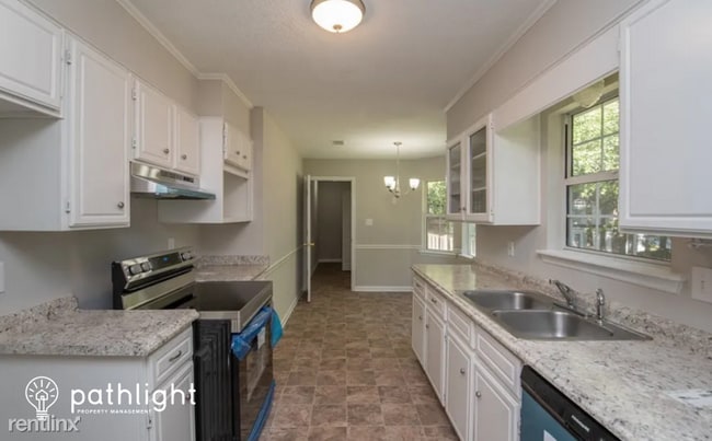 Building Photo - 3 br, 2 bath House - 669 Wellington Drive ...