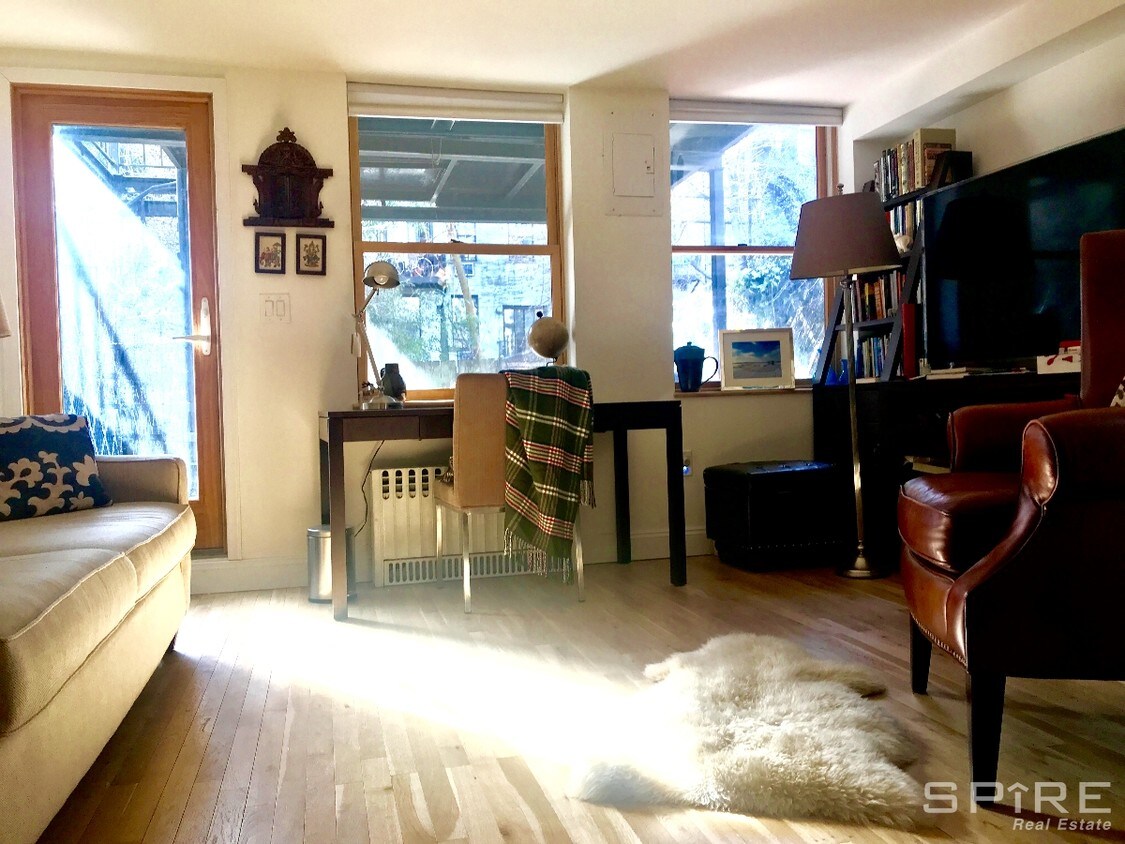 Primary Photo - 132 Bergen St