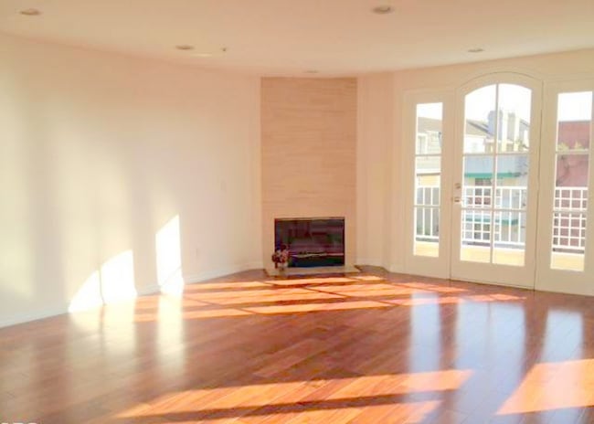 sala de estar - 1534 Amherst Ave