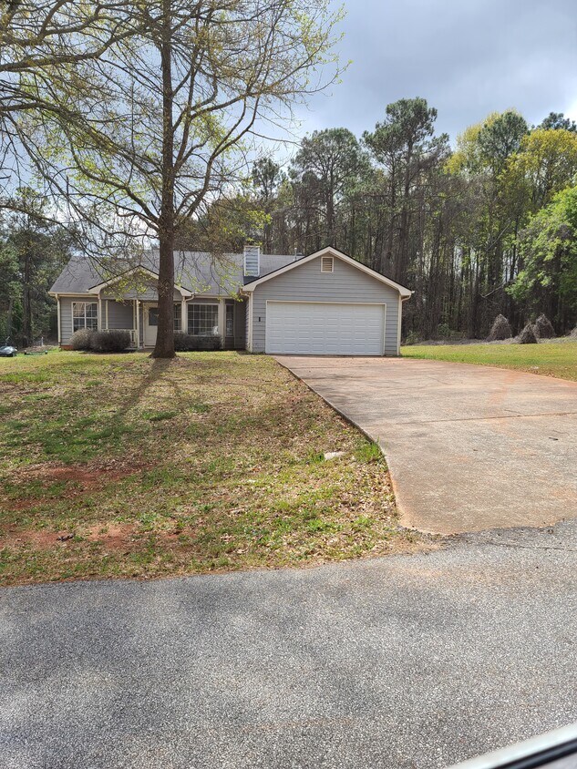 535 E Country Woods Dr, Covington, GA 30016 House for Rent in