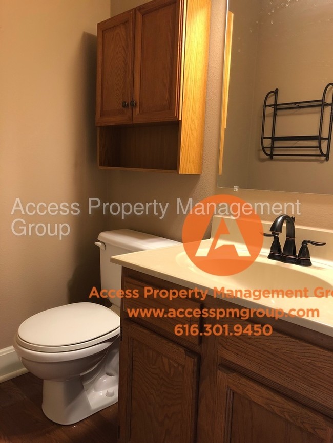 Building Photo - 3 Bedroom, 2.5 Bathroom in York Woods Condos