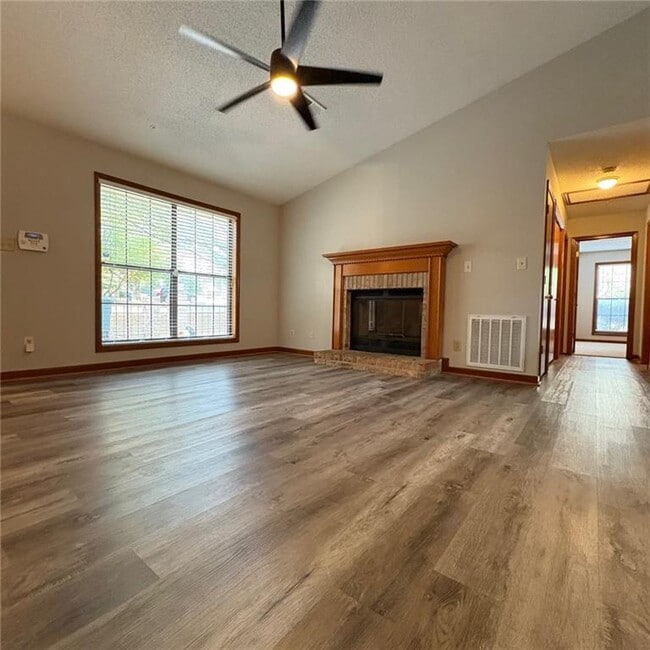 Building Photo - 1233 Shannon Way SW