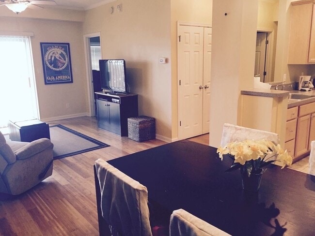 Building Photo - Milwaukee, WI