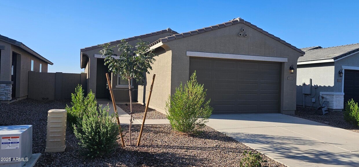 Foto principal - 3049 Hayden Rose Ave