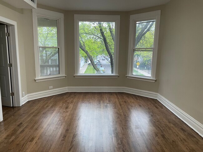 Living room - 2032 N Kostner Ave