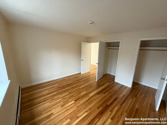 Building Photo - 116 Dustin St