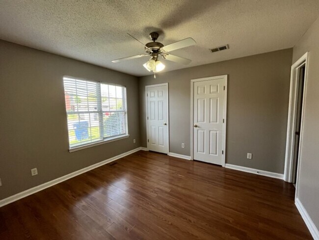 Foto del edificio - Renovated 3 Bedroom 3 Bath Townhome for Rent!