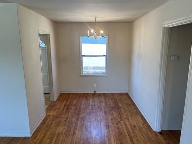 Building Photo - 1-Bedroom Richmond Home Available with Off...