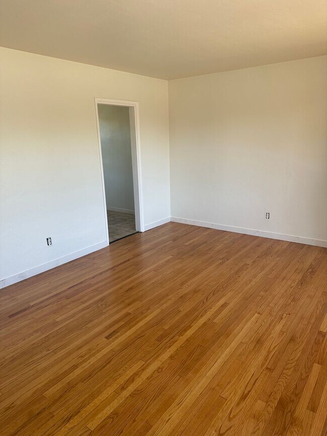 Foto del edificio - 818-832 Chalcedony St.