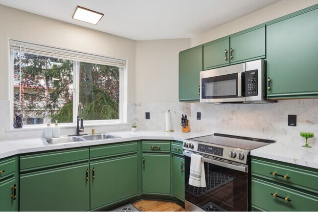 Building Photo - 10 SE 105th Ave