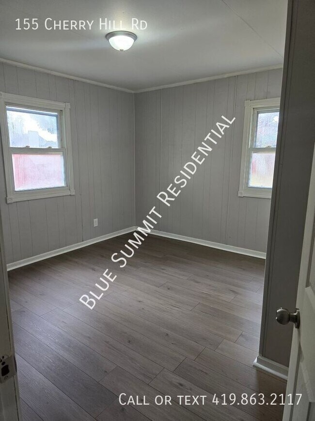 Building Photo - Charming 3-Bedroom Ranch with Detached Gar...