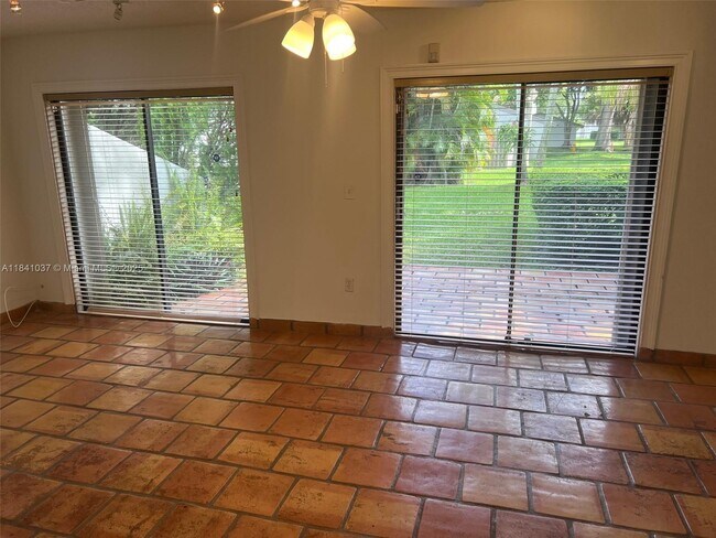 Foto del edificio - 11246 SW 104th St
