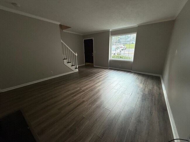 Foto del edificio - 3-Level End-Unit Townhome Near I-24 & Tang...