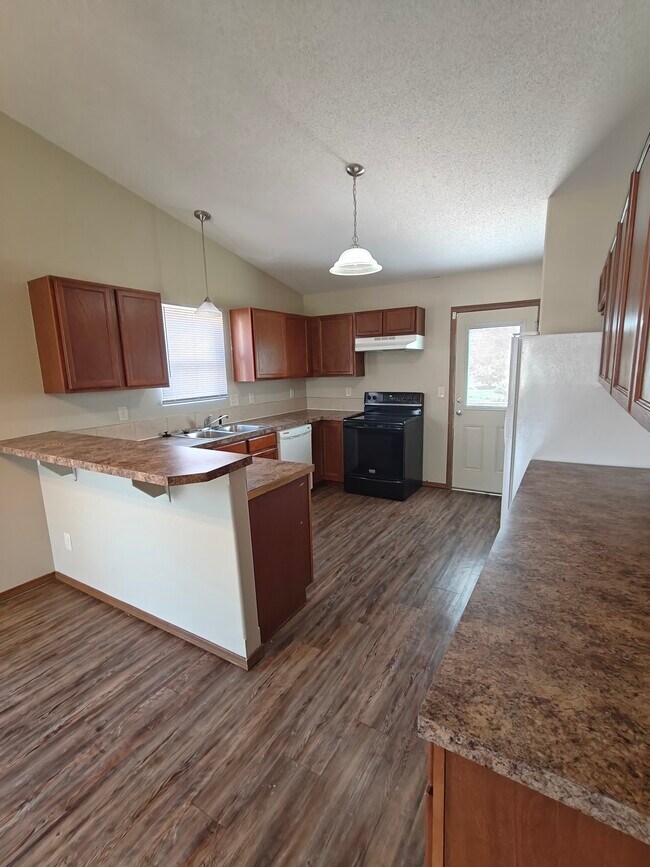 Building Photo - 9419 E 43rd St N