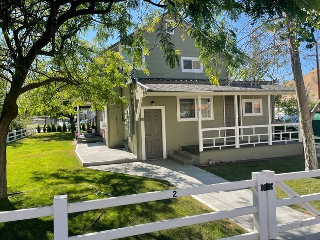 Building Photo - 203 S Division St Building Photo - 203 S Division St