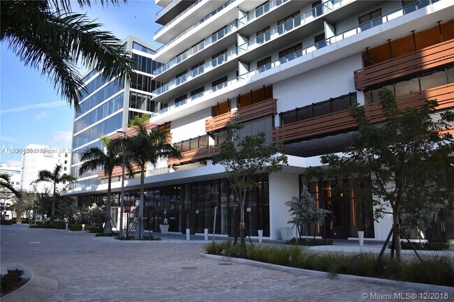 Foto del edificio - 2960 NE 207th St