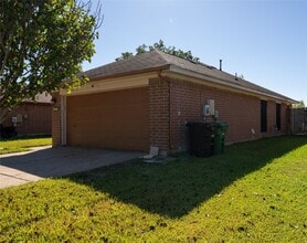 Building Photo - 3343 Bandell Dr