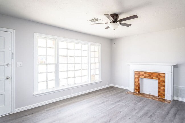 Building Photo - Charming home in the Heart of the Urban Core