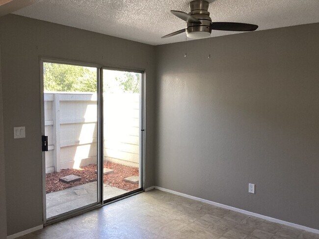 Foto del edificio - 4222 Topsail Ct