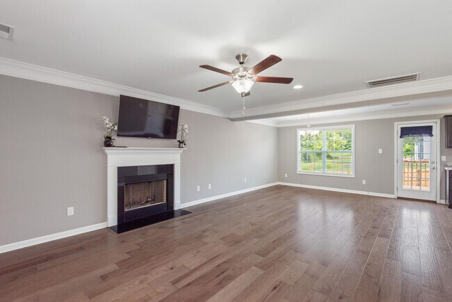 Foto del edificio - 6964 Holliday Park Ln