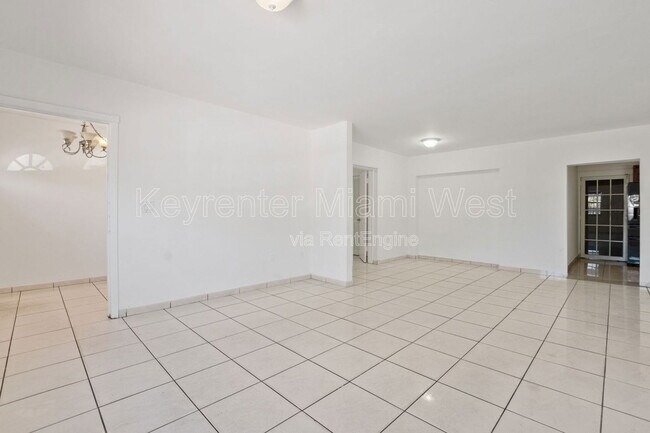 Building Photo - 1531 NW 34th Ave