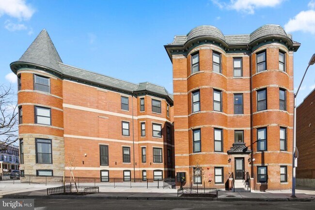 Building Photo - 2201 Brookfield Ave