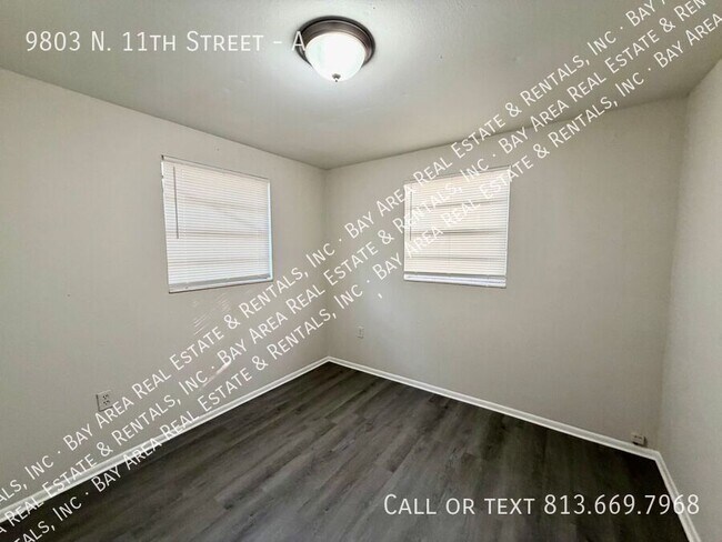 Foto del edificio - 9803 N 11th St