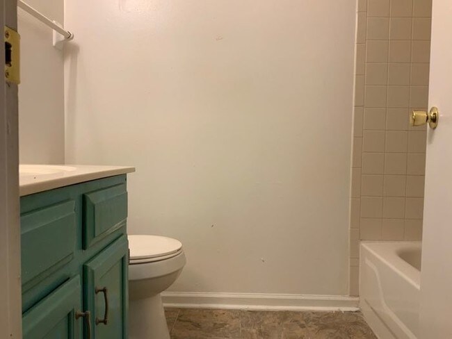 Building Photo - 1624 Arlyn Cir